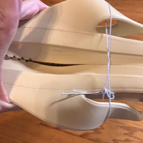 Ladies orthopedic Size M/L medium/large flip-flops cream color w/arch support - Picture 9 of 9